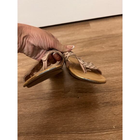 Tan Womans Thong Sandals Size 7.5 - Picture 7 of 16